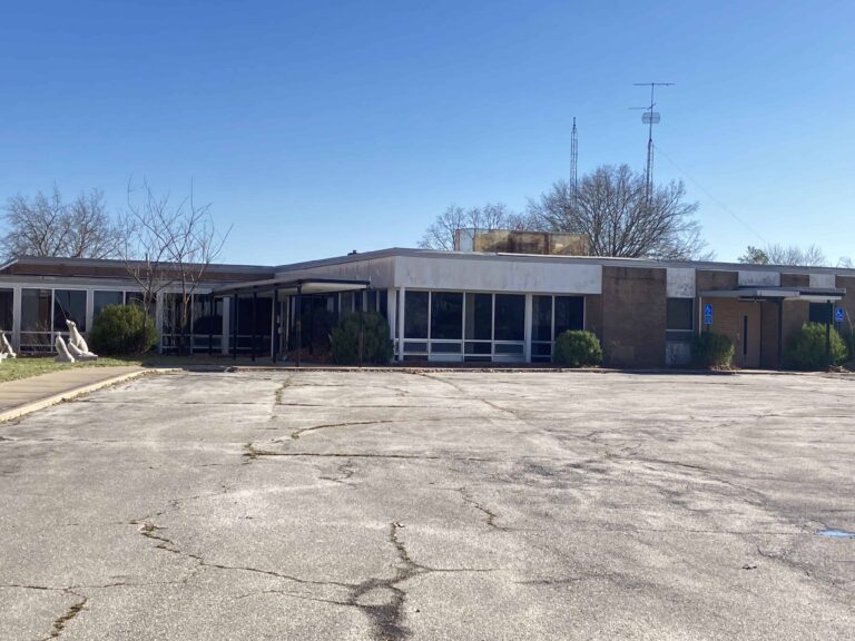 Photo of closed hospital in Marceline with cracked parking lot